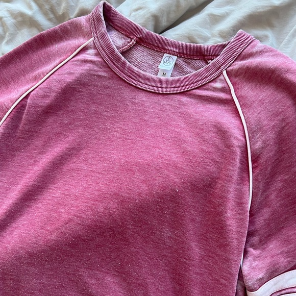 Alternative Light Crewneck - Picture 2 of 3